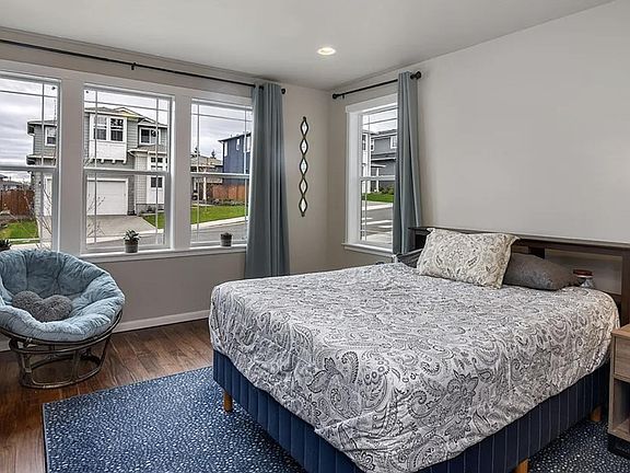 3rd image of 18860 Colwood Ave NE