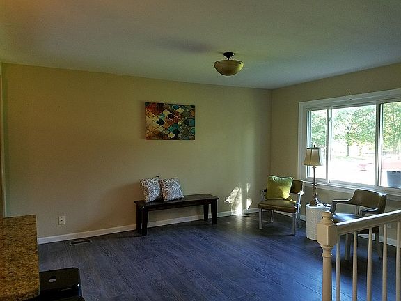 5th image of 114 Stevens Dr