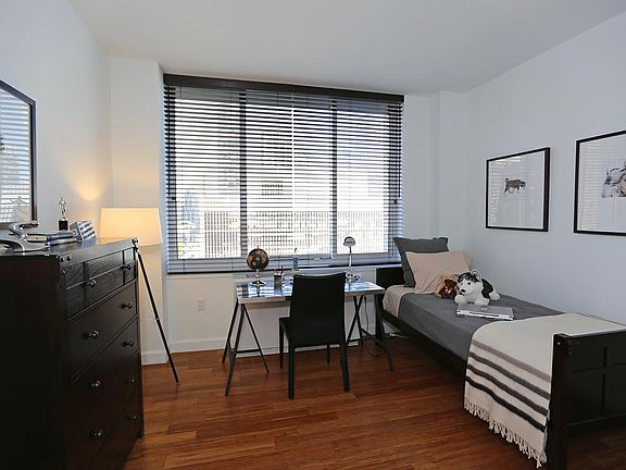 4th image of 160 W 62nd St APT 4G