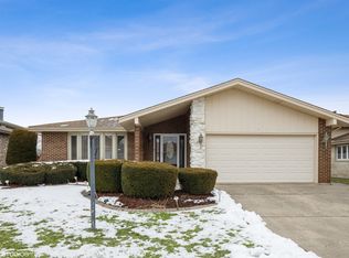 10715 E Olympia Cir, Palos Hills, IL 60465