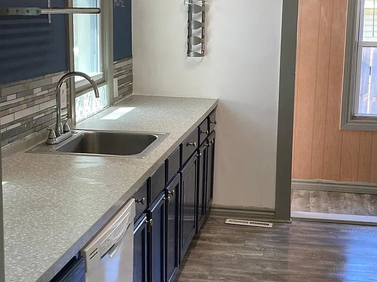 1312 E Harry Ave — Photo 34