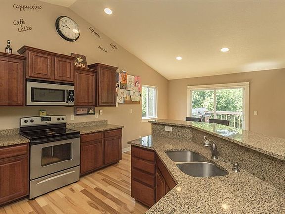 5th image of 231 E Southside Dr