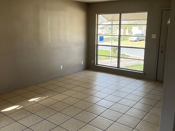 3rd image of 309 Meadow Park Dr