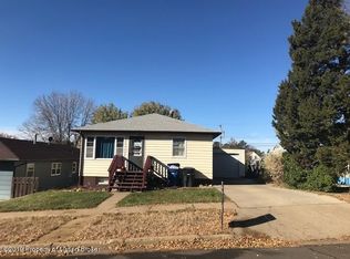 513 3rd Ave E, Dickinson, ND 58601