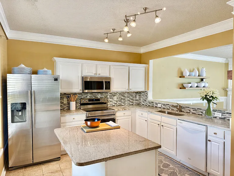 600 Canyon Lake Cir — Photo 7