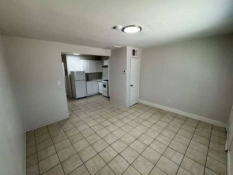 1405 W Clarendon Ave — Photo 7