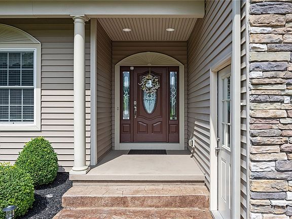4th image of 137 Kensington Ct