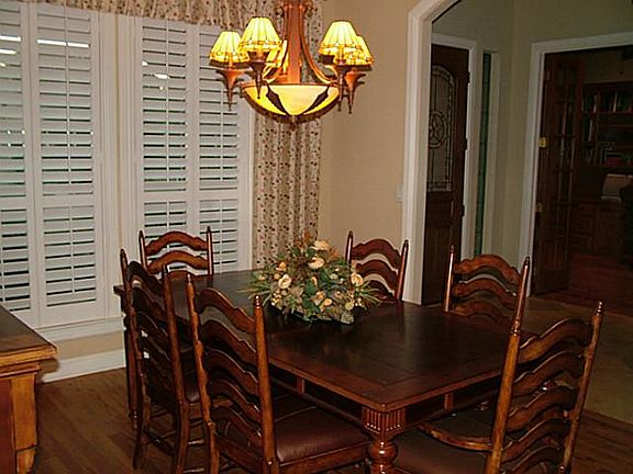 3rd image of 1717 Broadmoor Dr