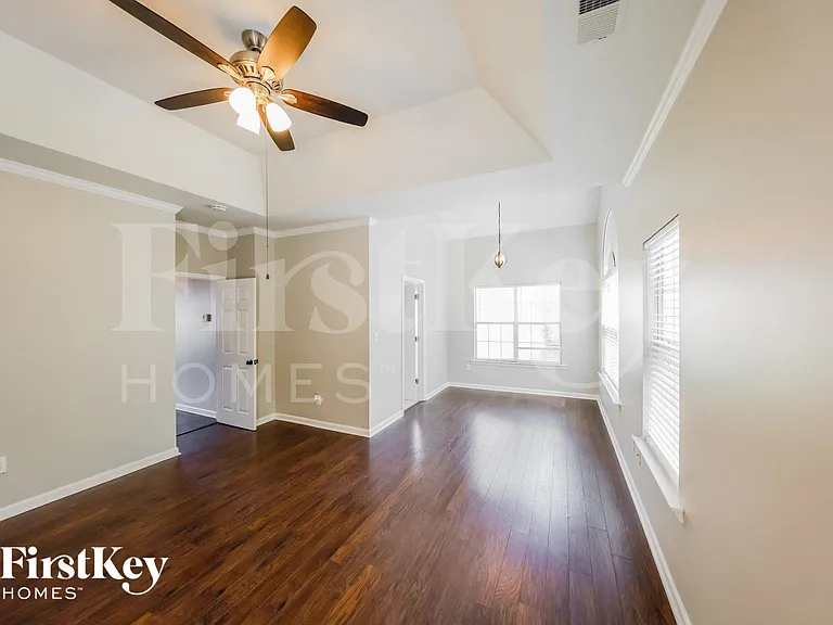 925 Jackson Cir — Photo 10