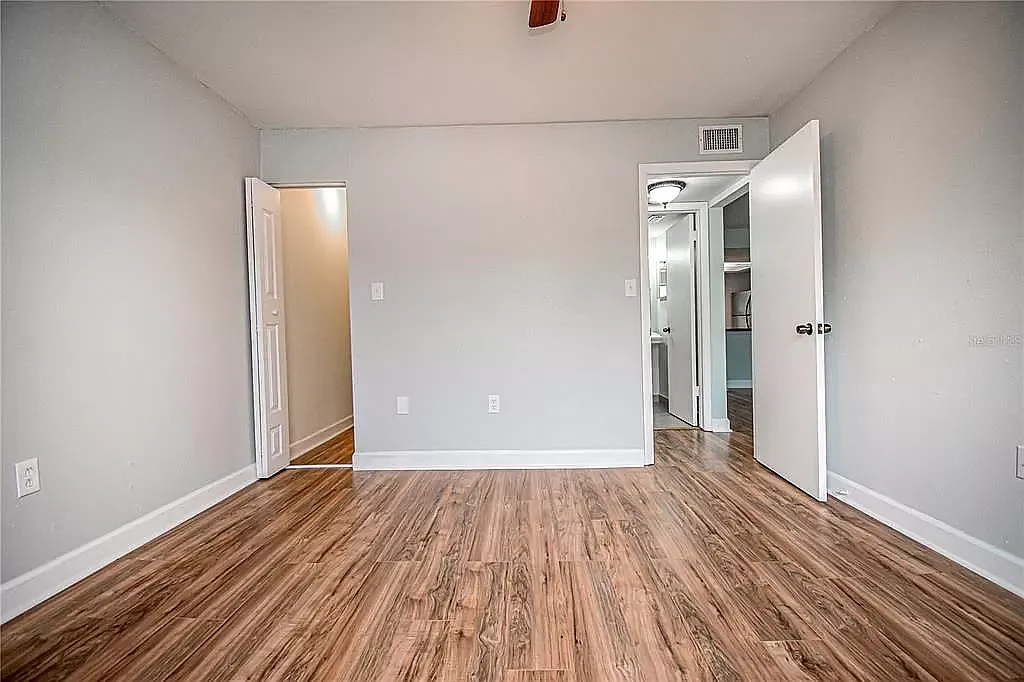 2 bed, 879 sqft, $1,550 — Photo 1