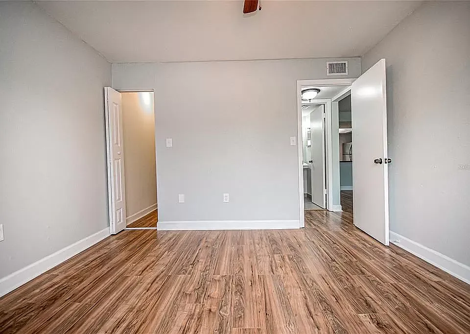 5040 Terrace Palms Cir #201