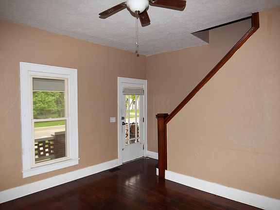 4th image of 254 W 4th St #256