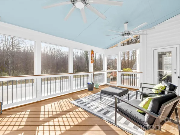 110 Easy St, Mooresville, NC 28117