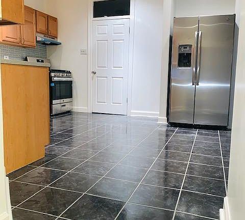4th image of 5425 W Hutchinson St #1