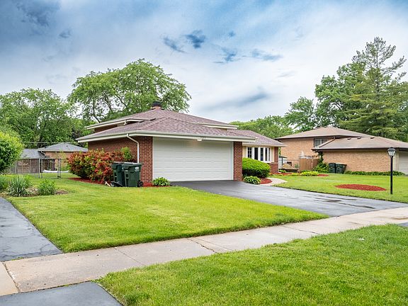 2nd image of 927 E Holly Way