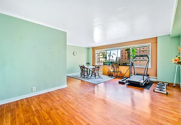 4th image of 3 Fordham Hill Oval APT 8G