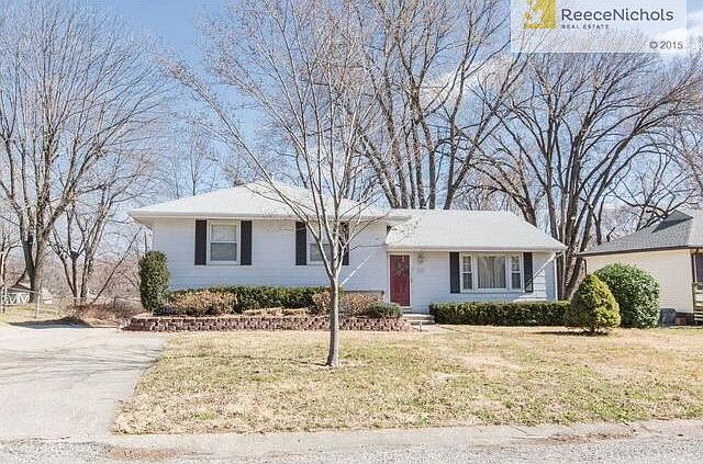 SHARP SIDE TO SIDE SPLIT WITH TREED YARD & TWO CAR GARAGE!