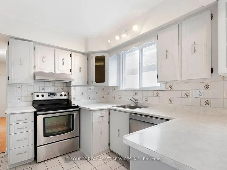 4 Dempster St #MAIN FL — Photo 8