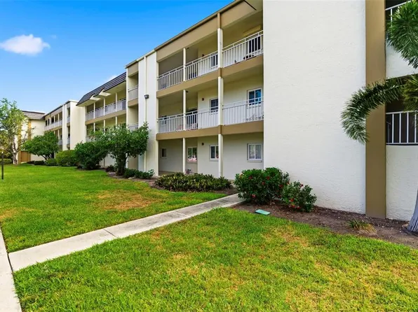 4595 Chancellor St NE APT 227, Saint Petersburg, FL 33703