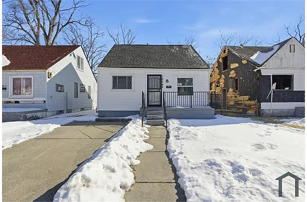 Building Photo - 18042 Russell Ave