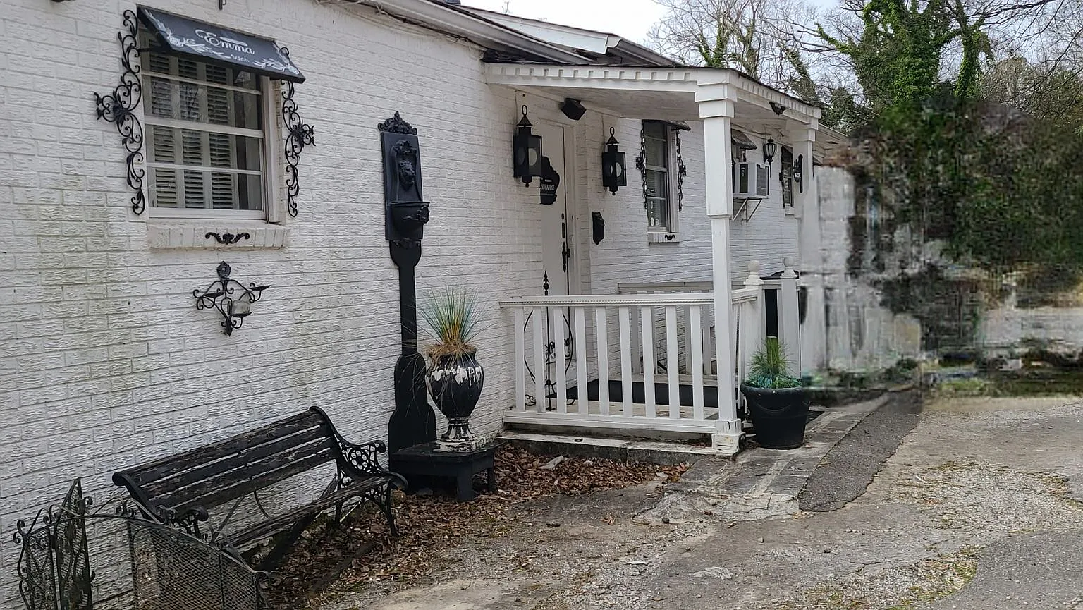 2504 Oakwood Ave — Photo 1