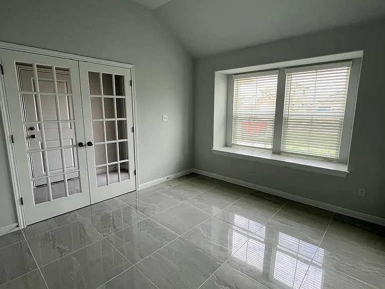 4th Room can be use as study-office-playroom-