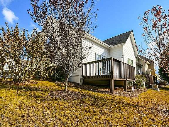 3rd image of 2366 Suwanee Pointe Dr