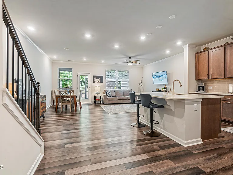 185 Millennium Dr — Photo 15