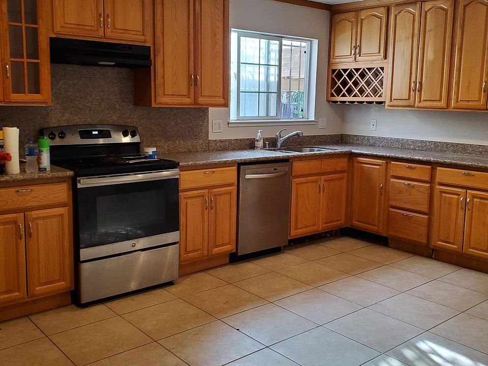 1st image of 2162 Luz Ave