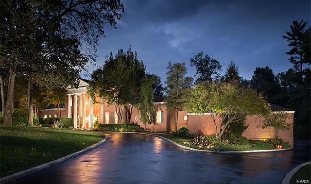 1st image of 5 Barclay Woods Dr