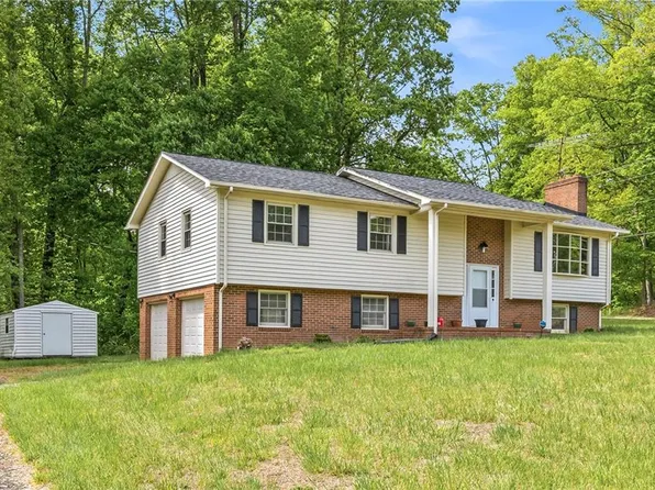 104 Windover Dr, Pinnacle, NC 27043