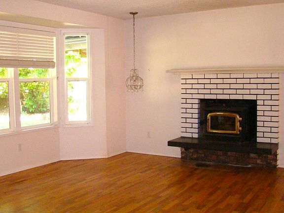 3rd image of 24375 Madura Dr NE