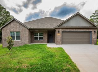 111 Selkirk Dr, Bella Vista, AR 72715