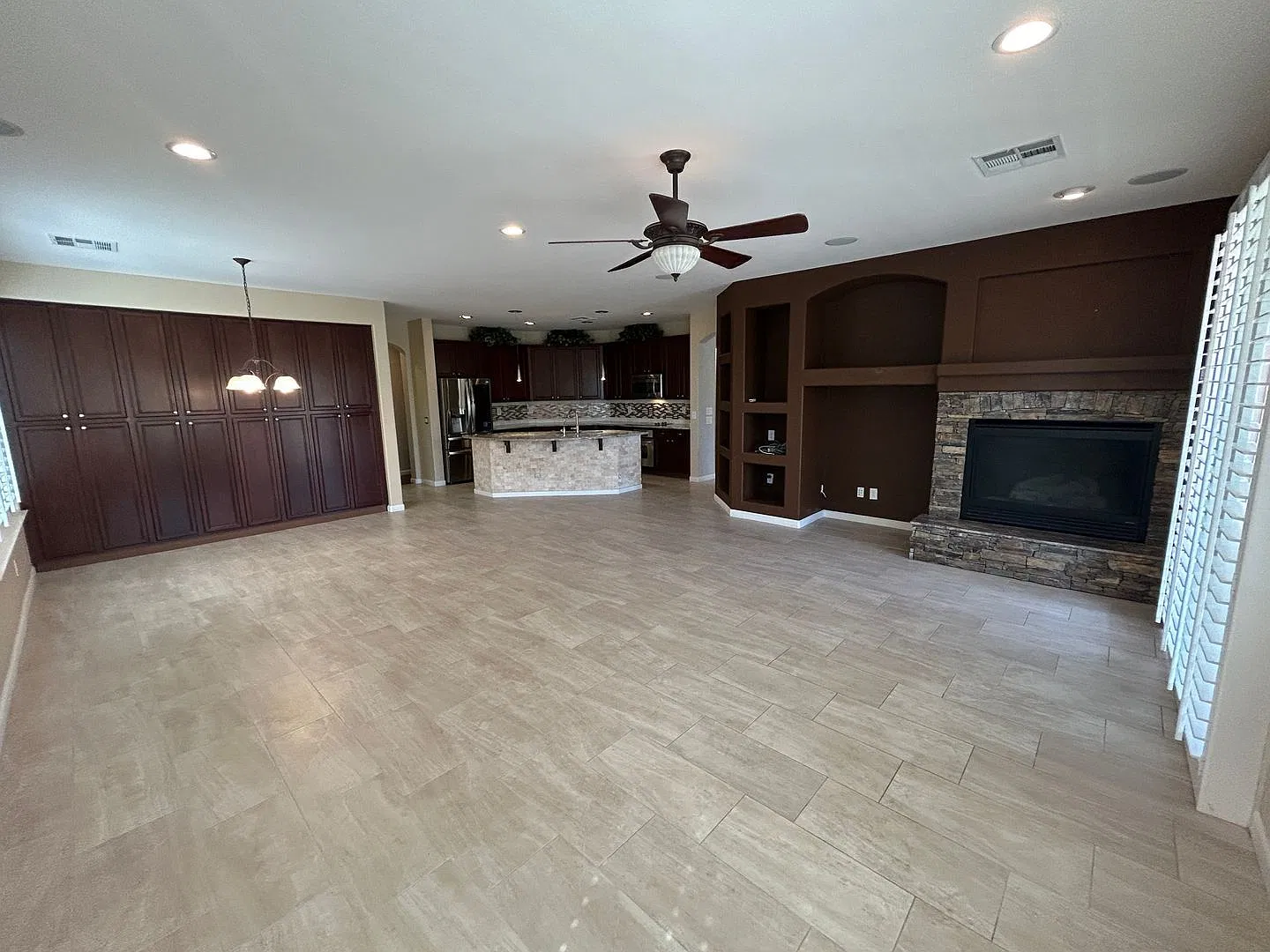 3 bed, 2.5 bath, 2602 sqft, $2,799 — Photo 4