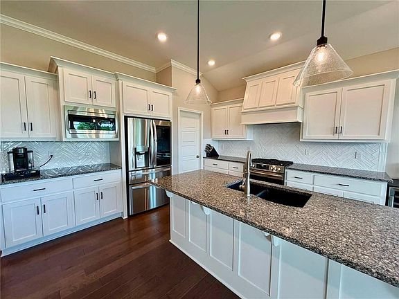 5th image of 6708 NW 105th St