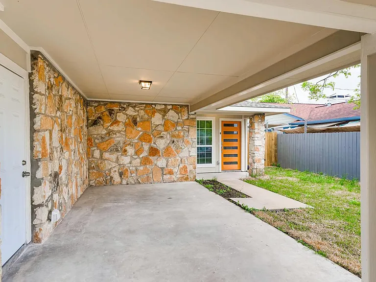 920 Fieldwood Dr — Photo 3