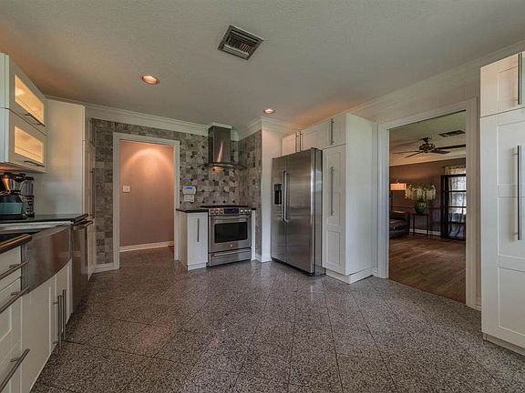 4th image of 5710 Hooks Ave