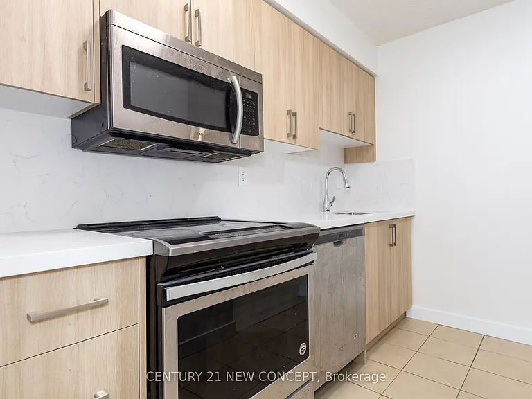 381 Front St W #501 — Photo 12