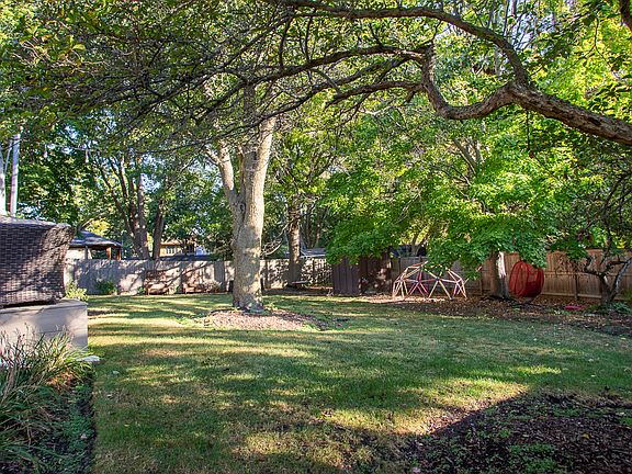 4th image of 619 W End Rd