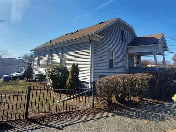 4th image of 258 Fruit Hill Ave