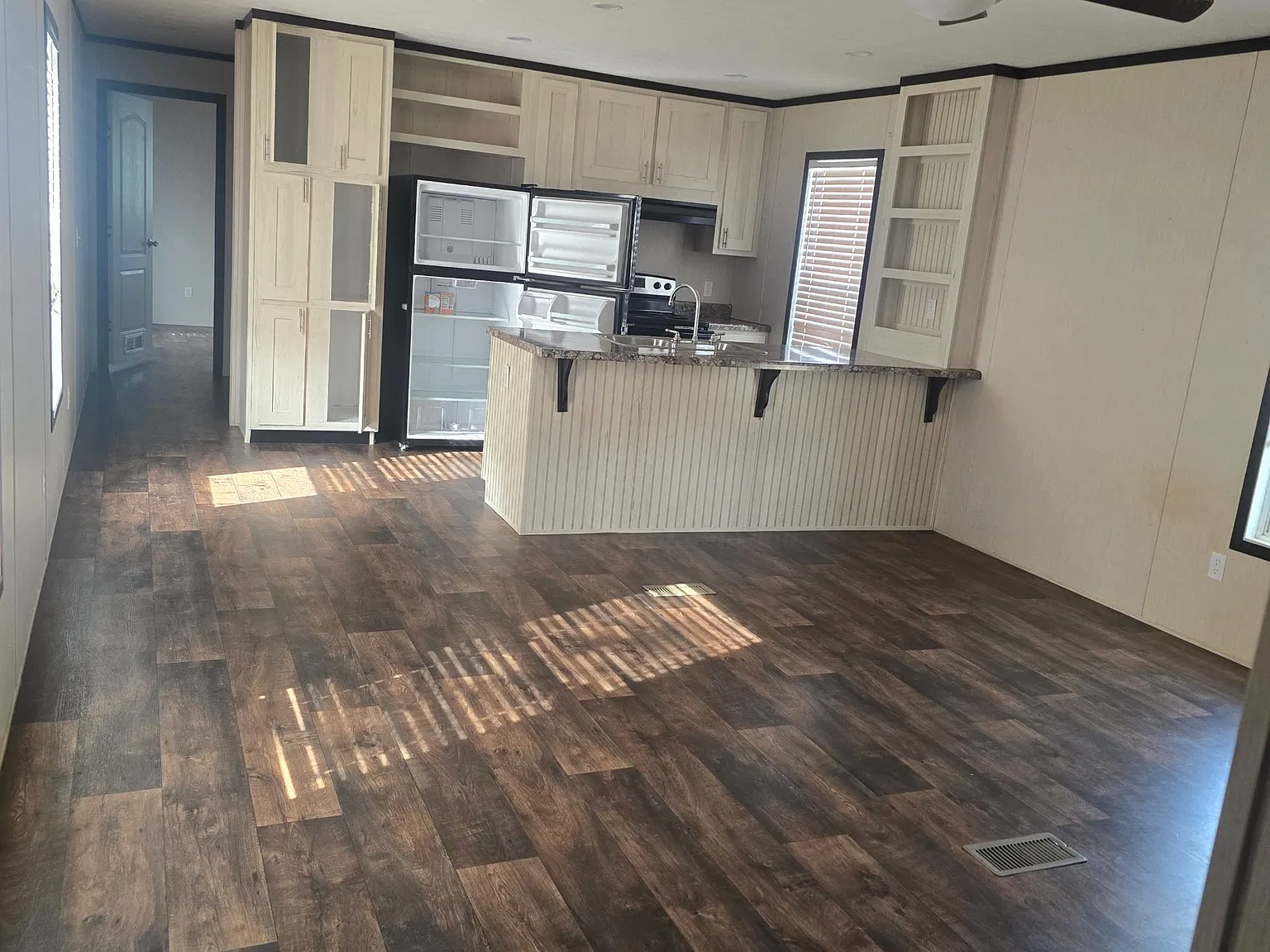 3 bed, $895 — Photo 2