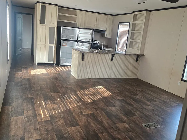 320 Wynnwood Ln — Photo 2