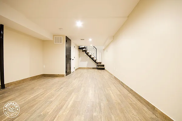 Rented by MySpaceNYC | media 20