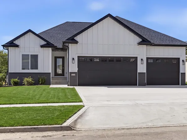 521 Timberline Dr, Gilbert, IA 50105