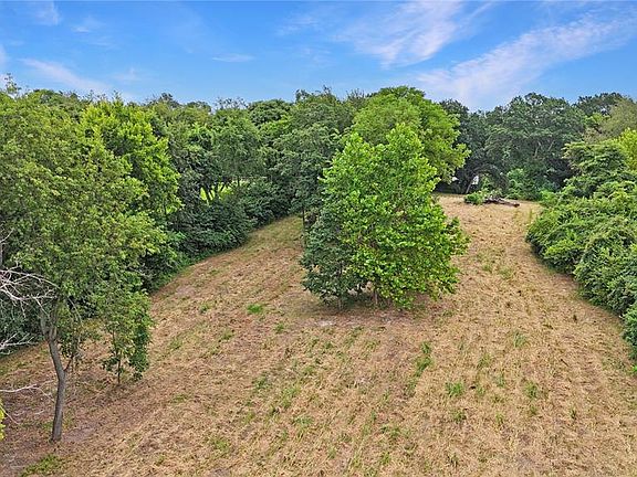 3rd image of 5886 Sugar Loaf Rd