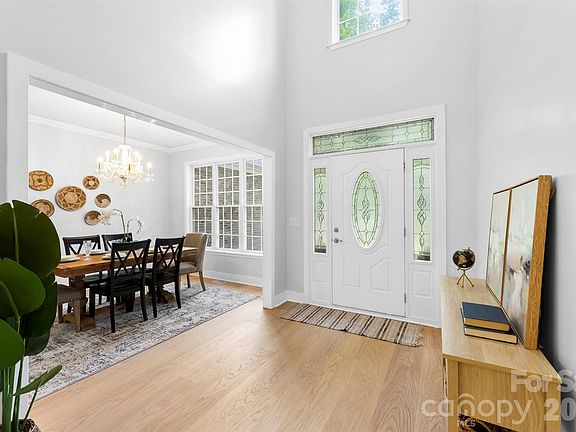 5th image of 883 Silver Charm Ln
