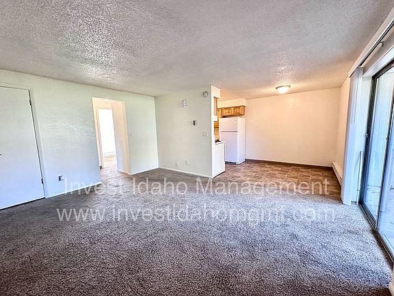 5th image of 3940 W Glenn St APT C