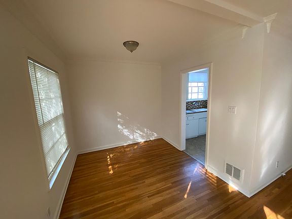 4th image of 404 Shirley Pl