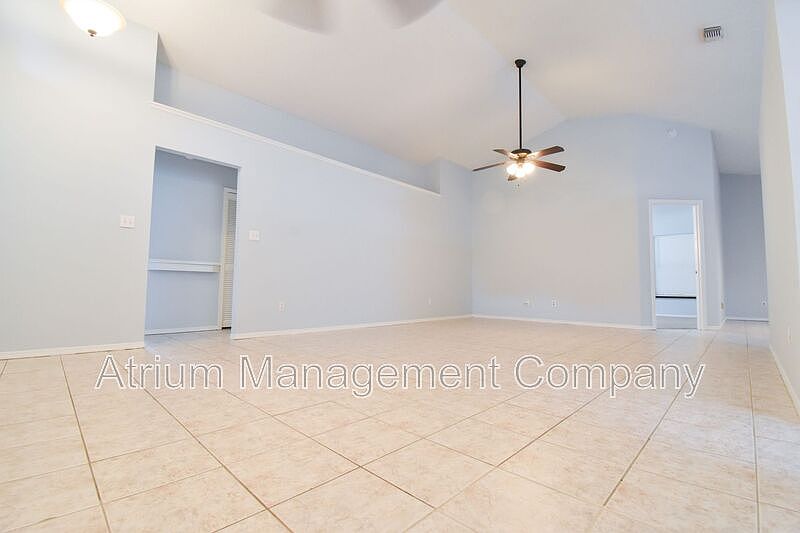 1st image of 277 Lakebreeze Cir
