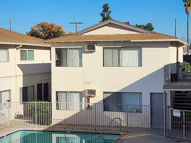 Hunt Pk Apartments — Photo 3